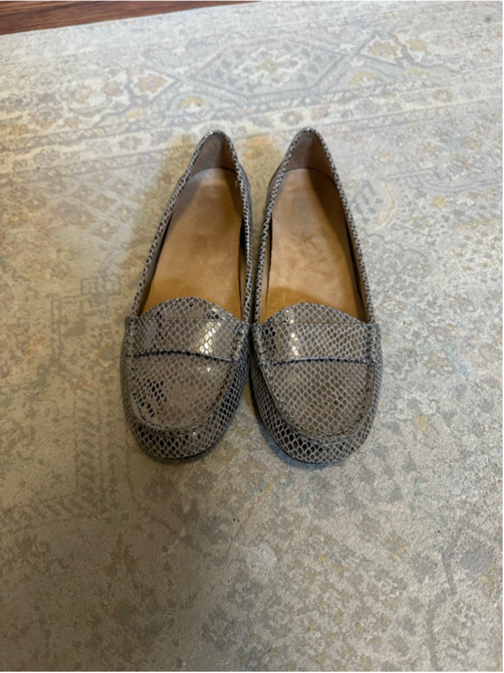 Women's Vionic Gray Silver Snake Print Loafers Size 7.5